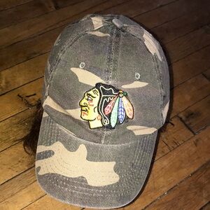 Chicago‎ Blackhawks Camo Kids Baseball Cap with Colorful Feather Patch